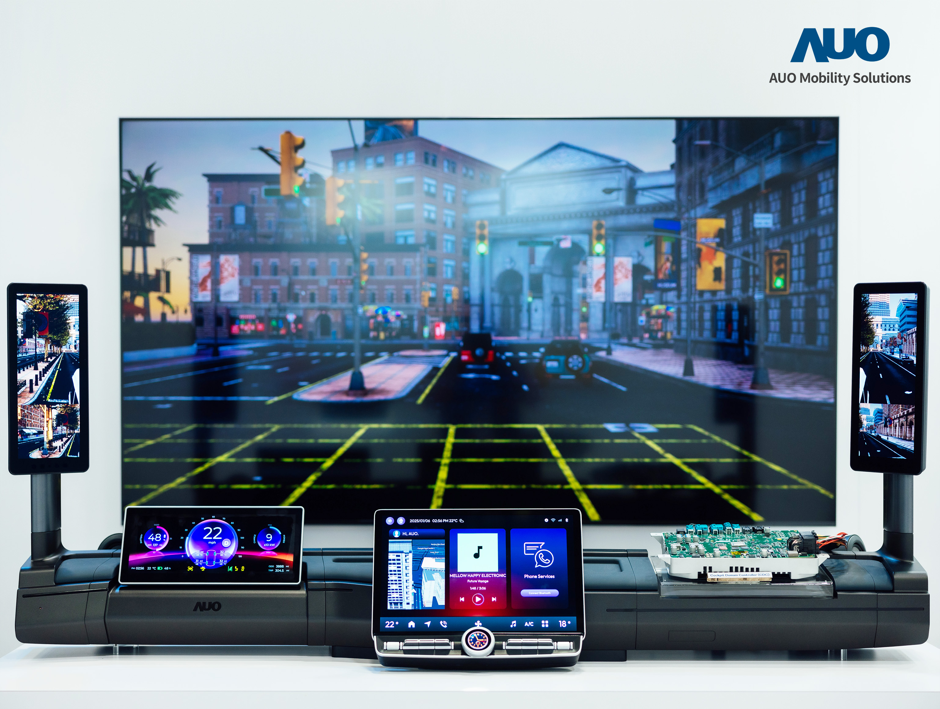 好体育全站登录平台智慧行动推出智慧座舱域控平台，支持CDC、分区架构并整合AI运算模块，提供智能体感与座舱互动功能，驱动个人化座舱功能全面升级。