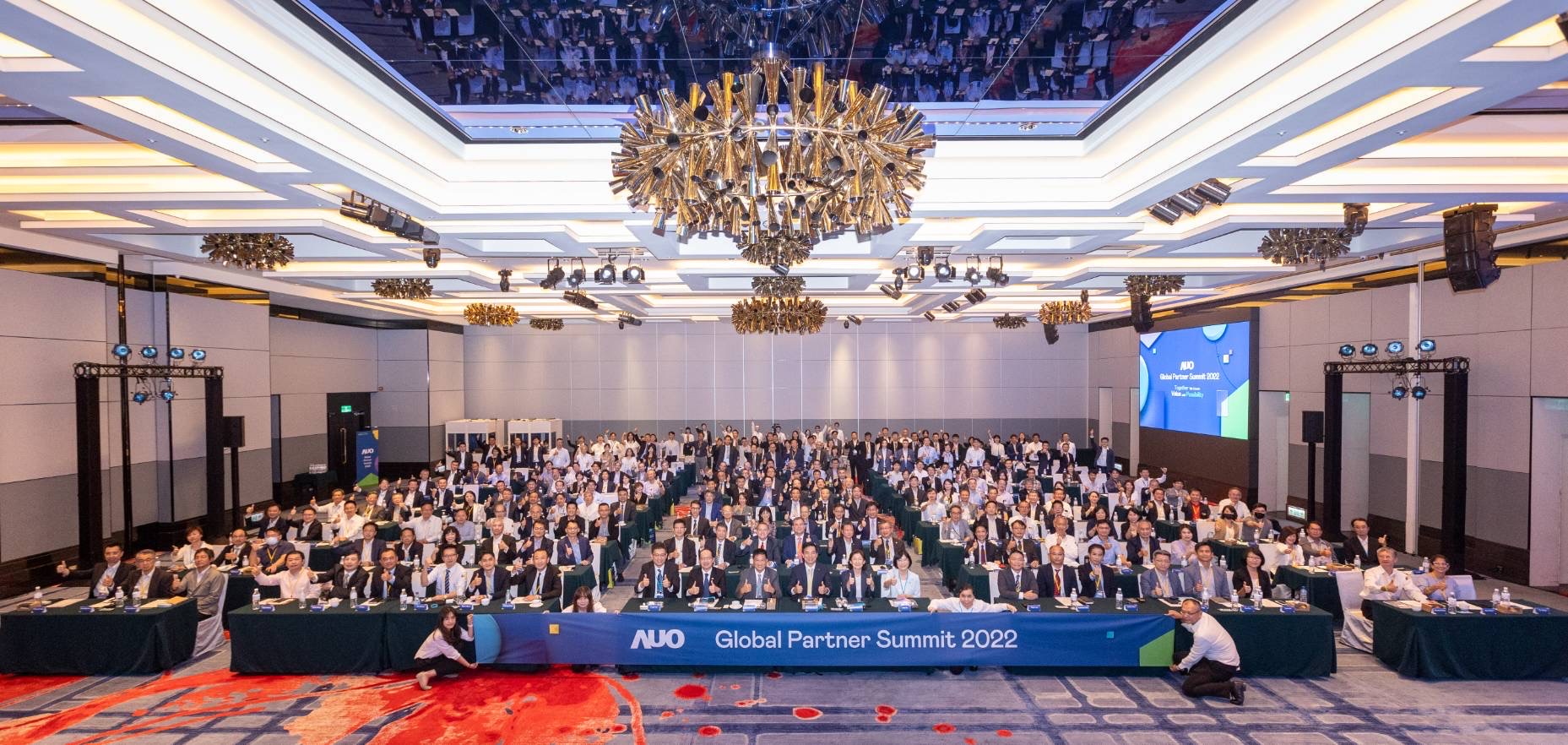 友達推動「安心、創新、用心、同心、盡心」五星職旅，為菲籍員工打造全方位照護，首度贏得「人權實踐與發展領袖獎」殊榮