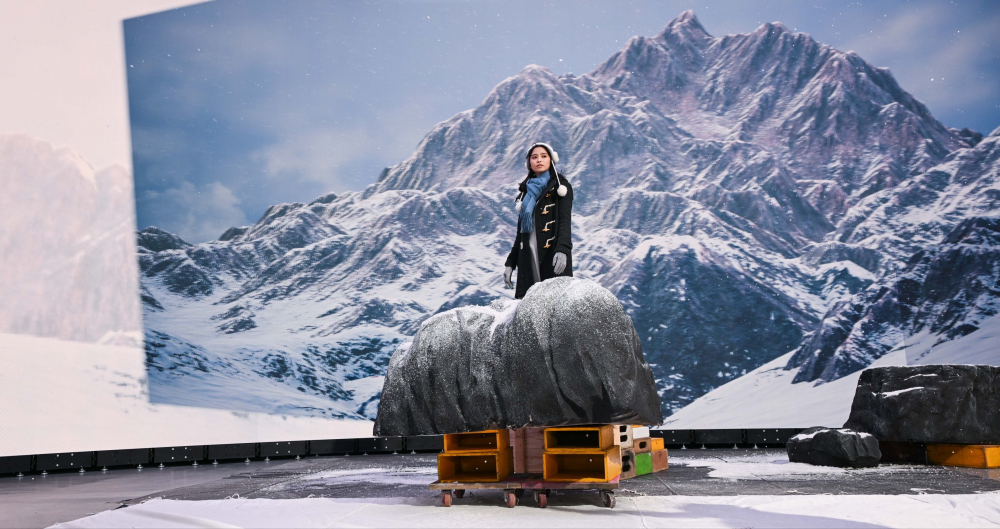 友達顯示屏專業調校技術與專案安裝經驗，使顯示屏呈現創作者想表達的精緻內容，讓表演者有沉浸式臨場感使演出逼真