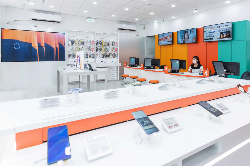 創利空間智慧零售軟硬整合方案，協助台灣大哥大門市完成數位內容行銷系統的佈建，打造全新世代的數位服務據點