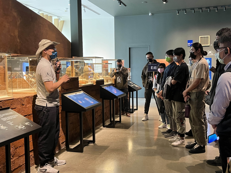 友達招募員工為文化志工，擔任文化館導覽大使，積極推廣文資保存、文史教育