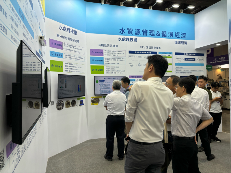 友達以深厚的智慧製造經驗發展永續戰略，積極延伸價值鏈，轉化成可供外界使用的綠色智慧服務，進軍SEMICON Taiwan 2024，提供半導體產業鏈打造AI世代的永續即戰力。