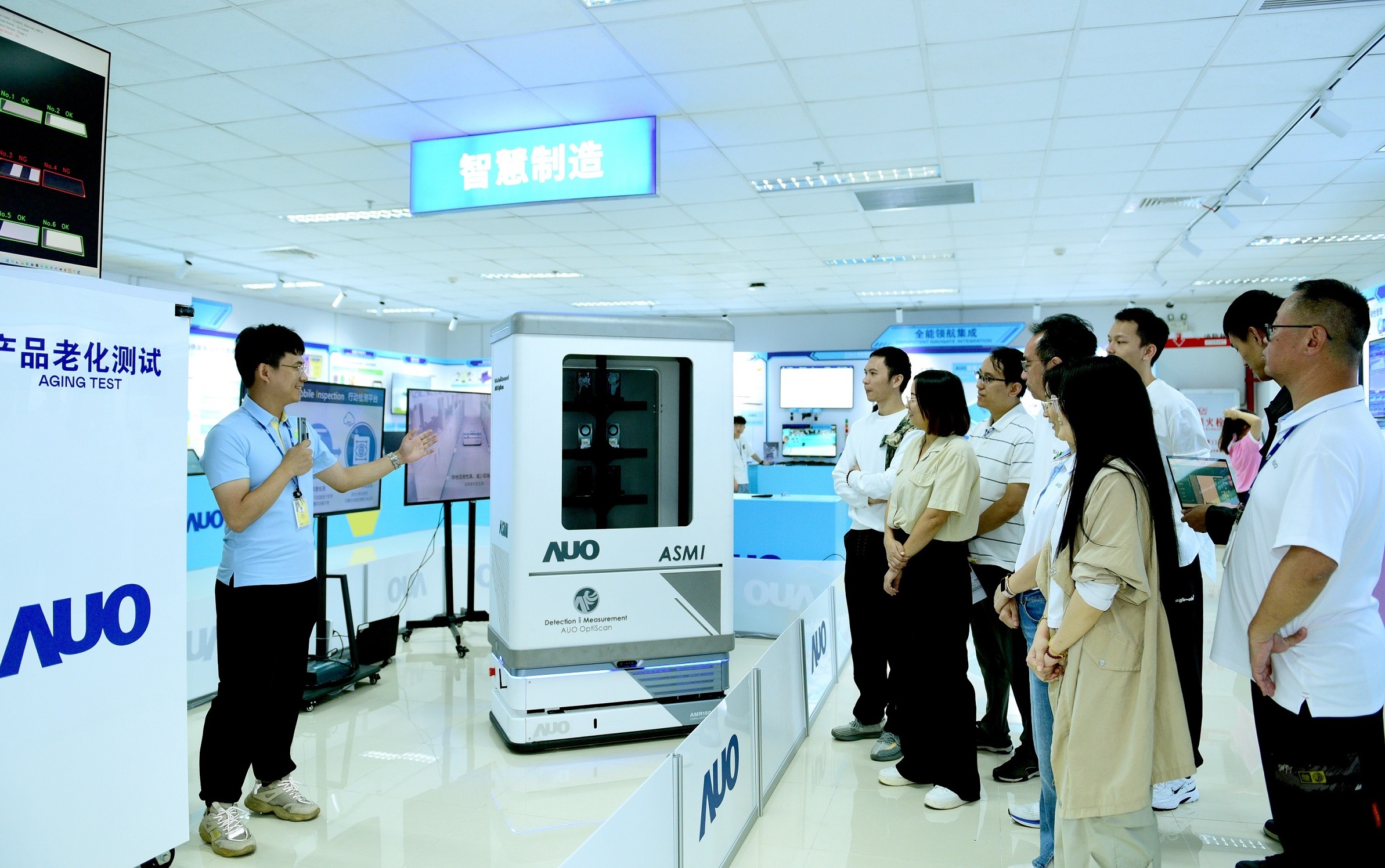 好体育全站登录平台厦门将5G+ABC技术串联生产管理全流程，打通研发、采购、生管、制程、设备、质量等产品全生命周期制造流程，完成数字化设计、智慧供应链、智能座舱、全流程设备管理、数据驱动优化、智慧在线检测、智慧品管等自适应生产模式升级