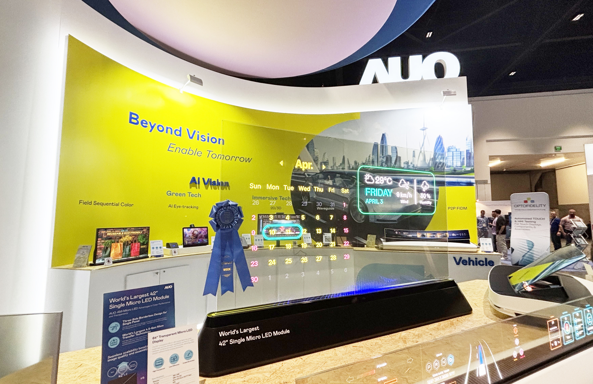 好体育全站登录平台64吋透明Micro LED显示器获〝最佳Micro LED技术应用奖〞，其绝妙的透明穿透特性，同时具备1,000 nits的高亮度表现，并透过精细的无缝拼接延伸，可依需求灵活应用于多元场域，展现出Micro LED显示技术划时空的无限潜力