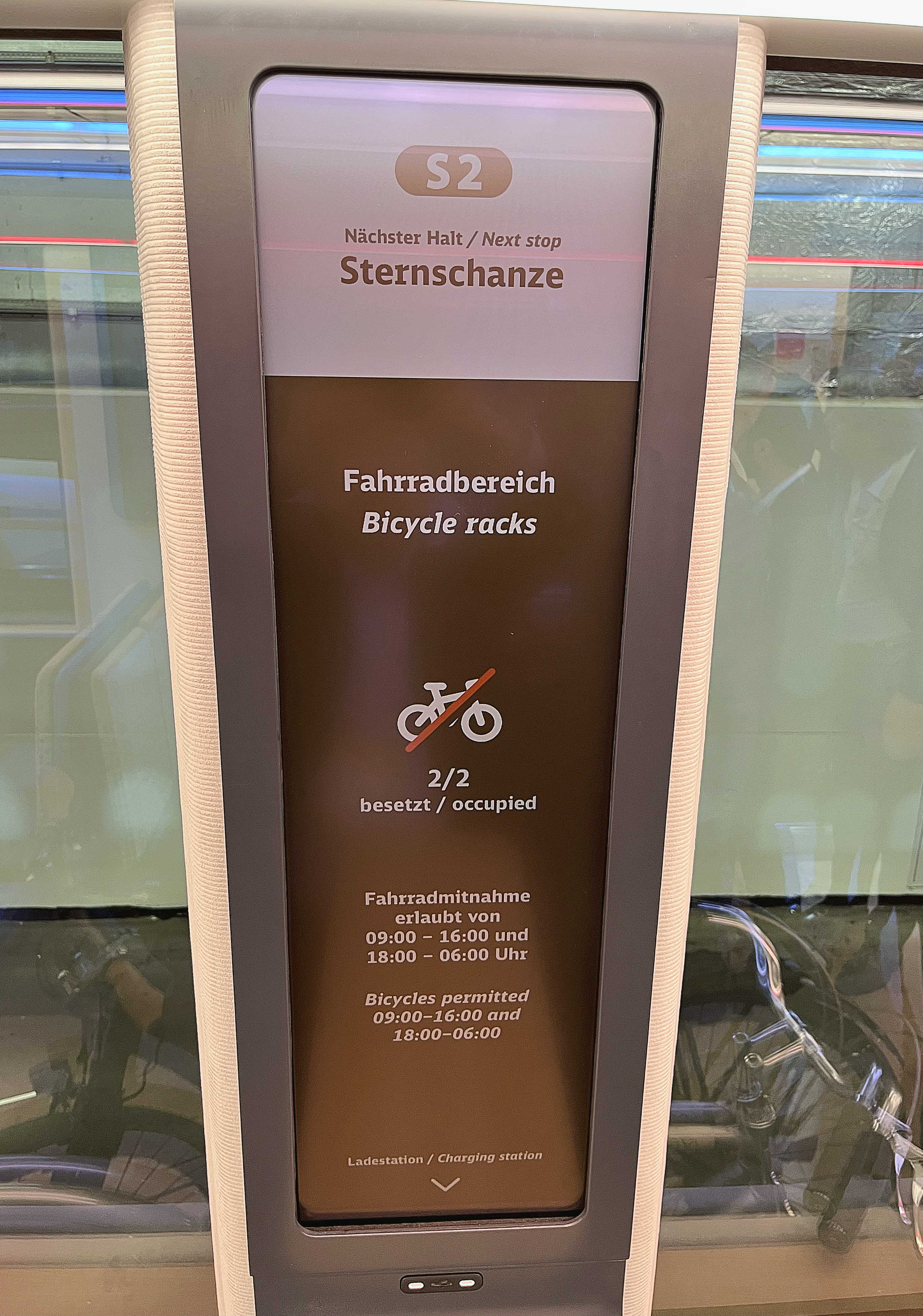 达擎HiRaso显示技术采用胆固醇液晶独特的双稳态特性及反射环境光线的方式，发挥最佳能源运用效率，其仅在更换显示画面时才消耗电力，在持续静止的画面显示上则为零耗电，与传统液晶显示技术相比大幅节省90%能耗