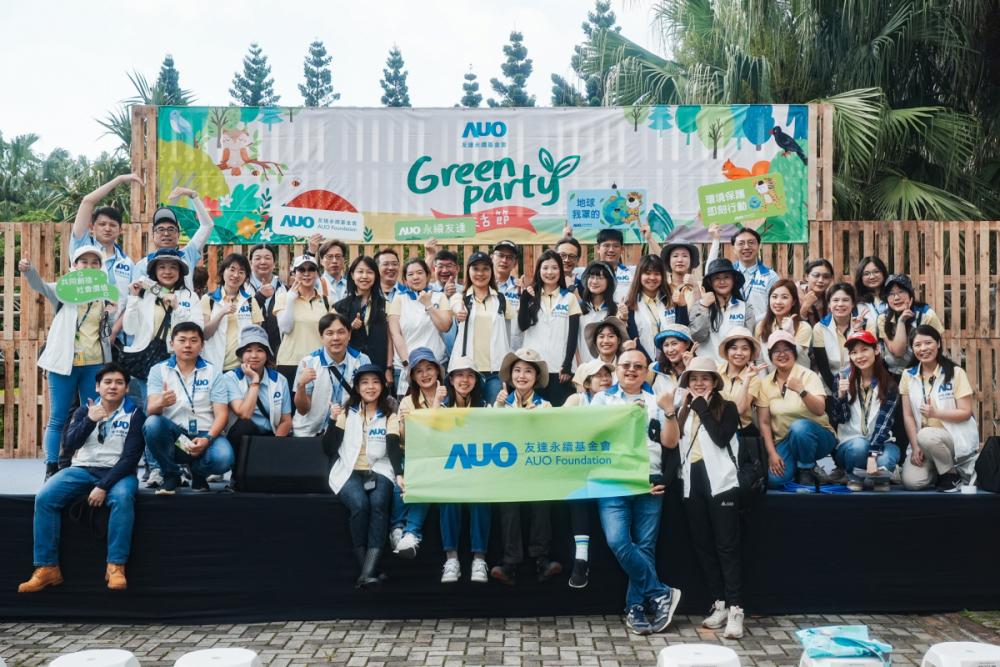 友達積極推動低碳轉型、節能減碳與減塑行動，落實環境承諾與社會責任，榮獲「台灣百大永續典範企業獎」